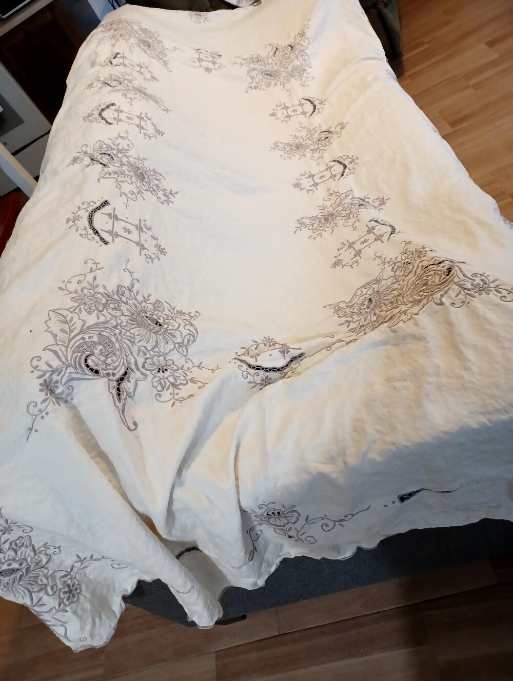 Table Cloth - Picture 2 of 4